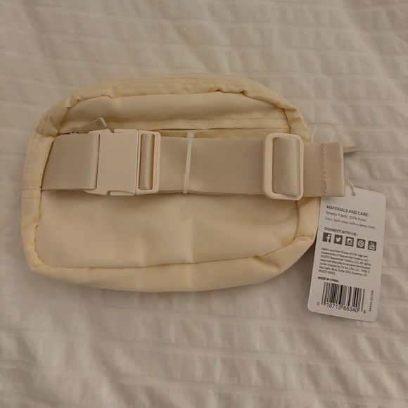 New belt bag - Picture 2 of 3